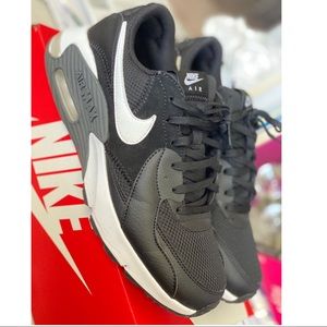 Nike Air Max Excee Women’s 10